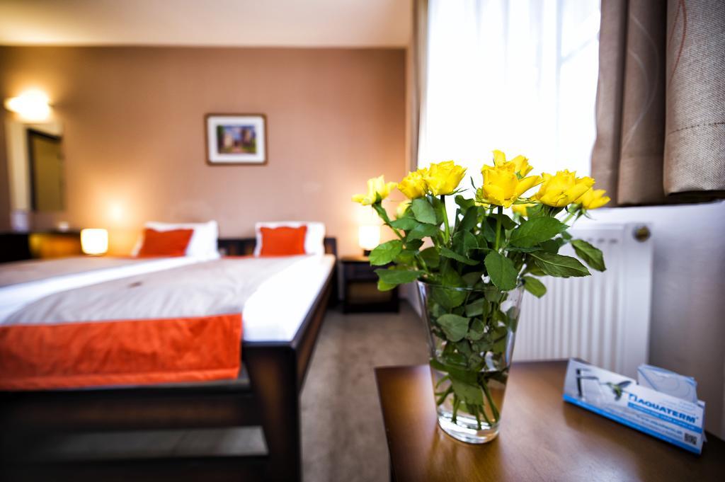 Hotel Sobota Попрад Экстерьер фото