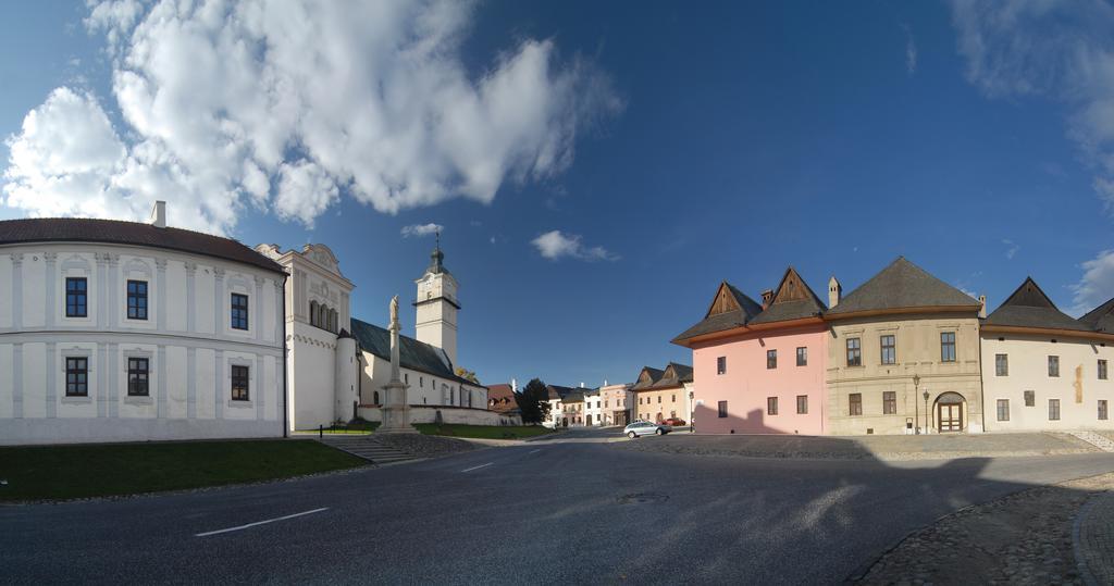 Hotel Sobota Попрад Экстерьер фото