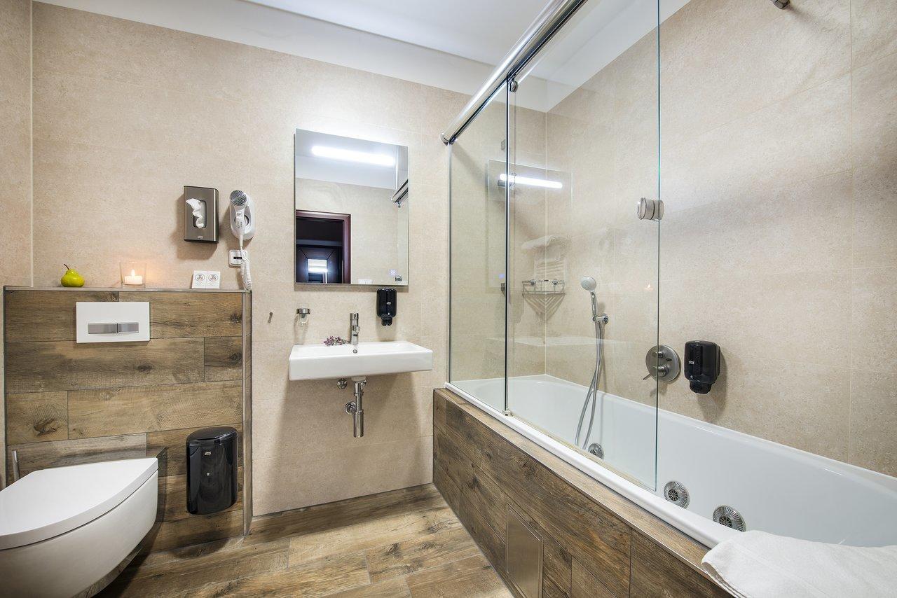 Hotel Sobota Попрад Экстерьер фото
