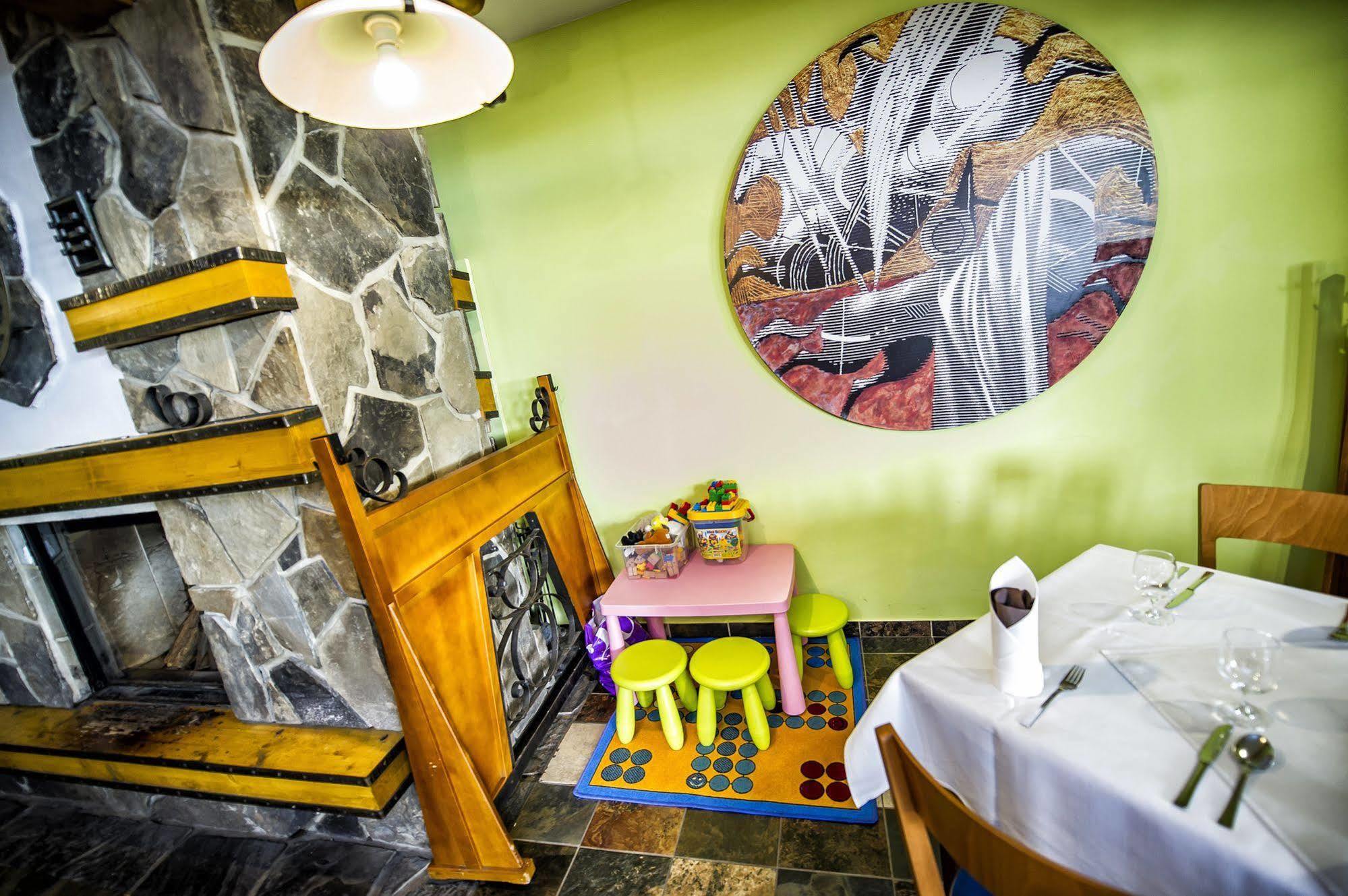 Hotel Sobota Попрад Экстерьер фото