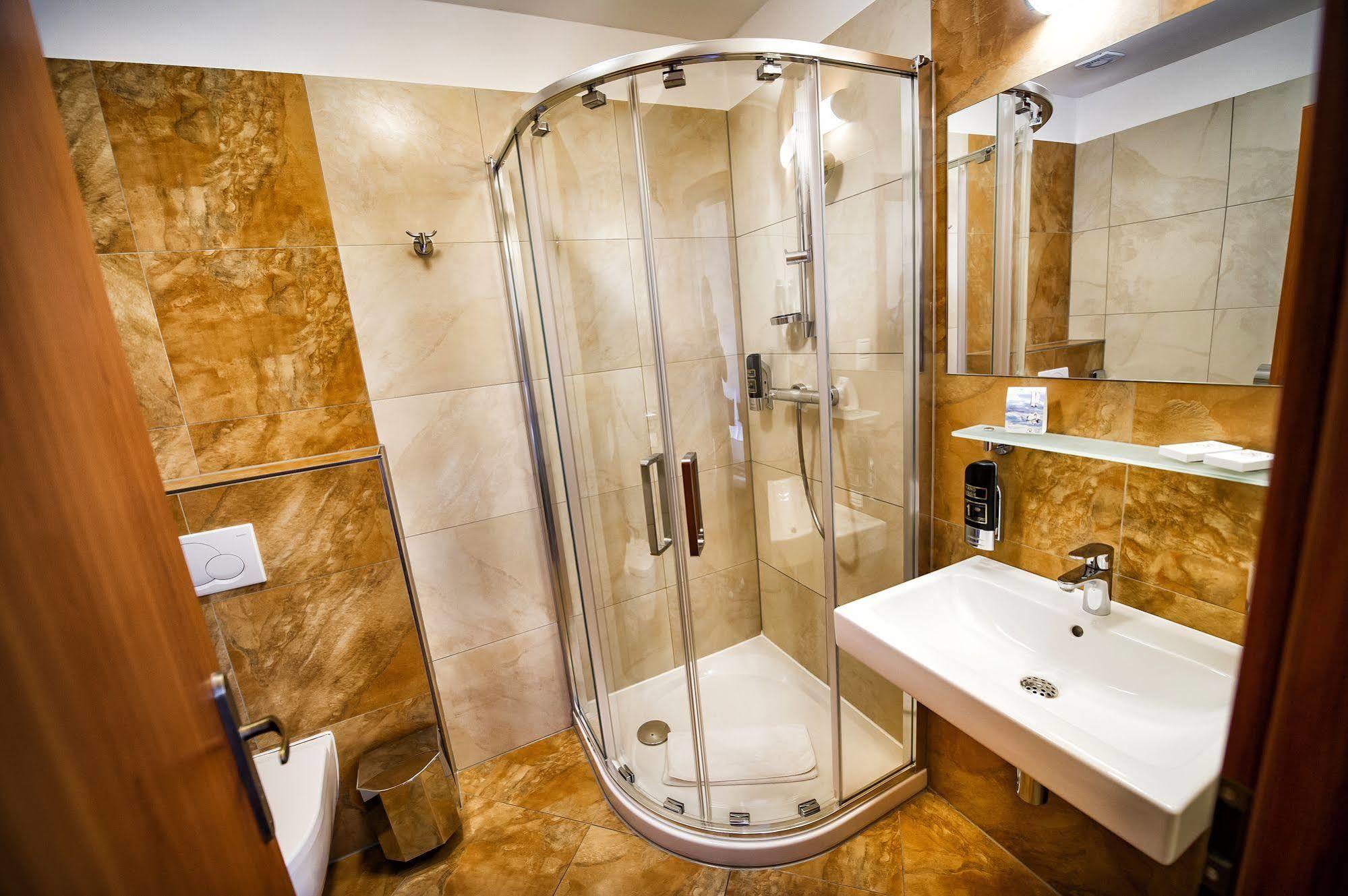 Hotel Sobota Попрад Экстерьер фото