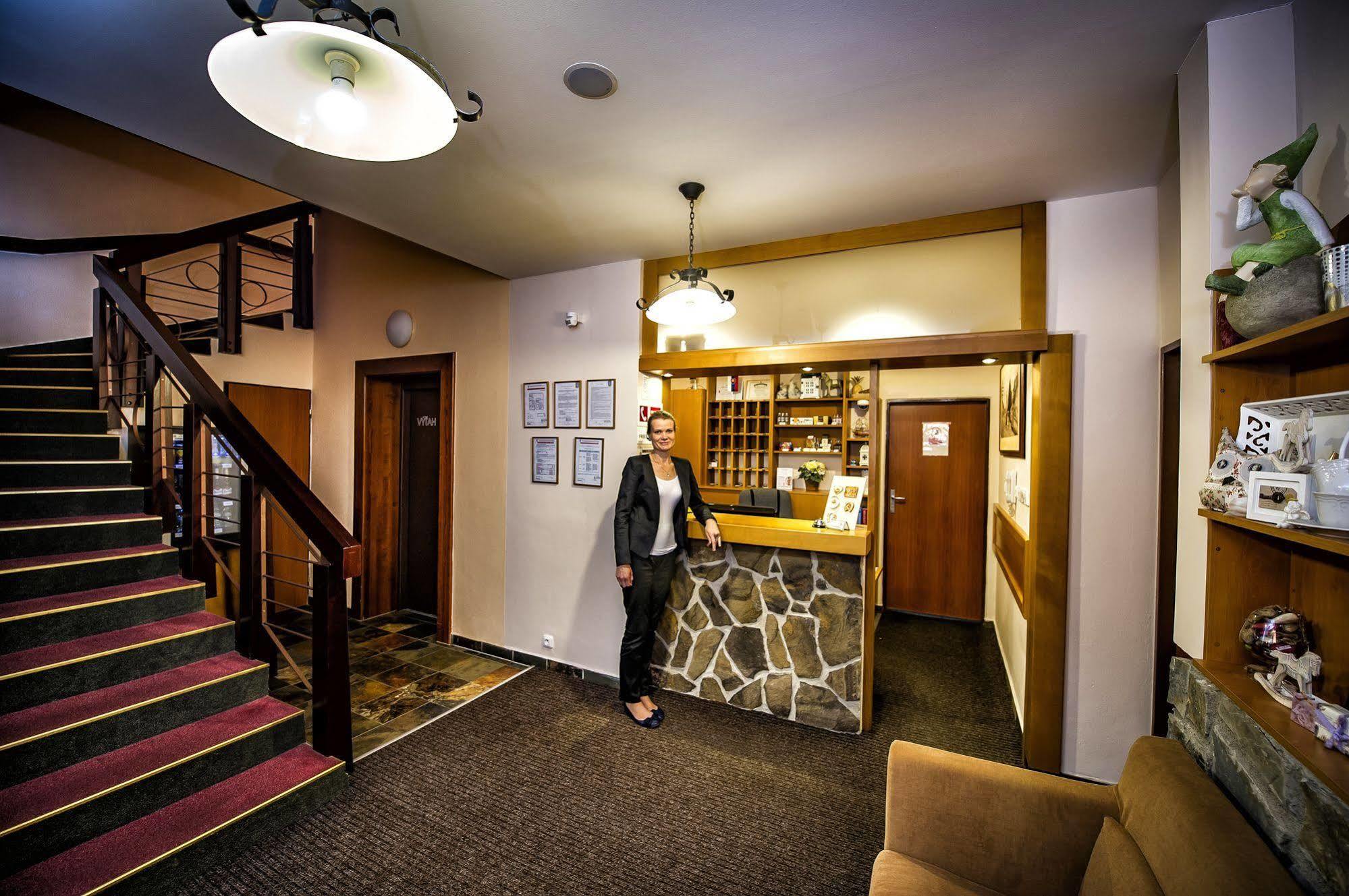 Hotel Sobota Попрад Экстерьер фото