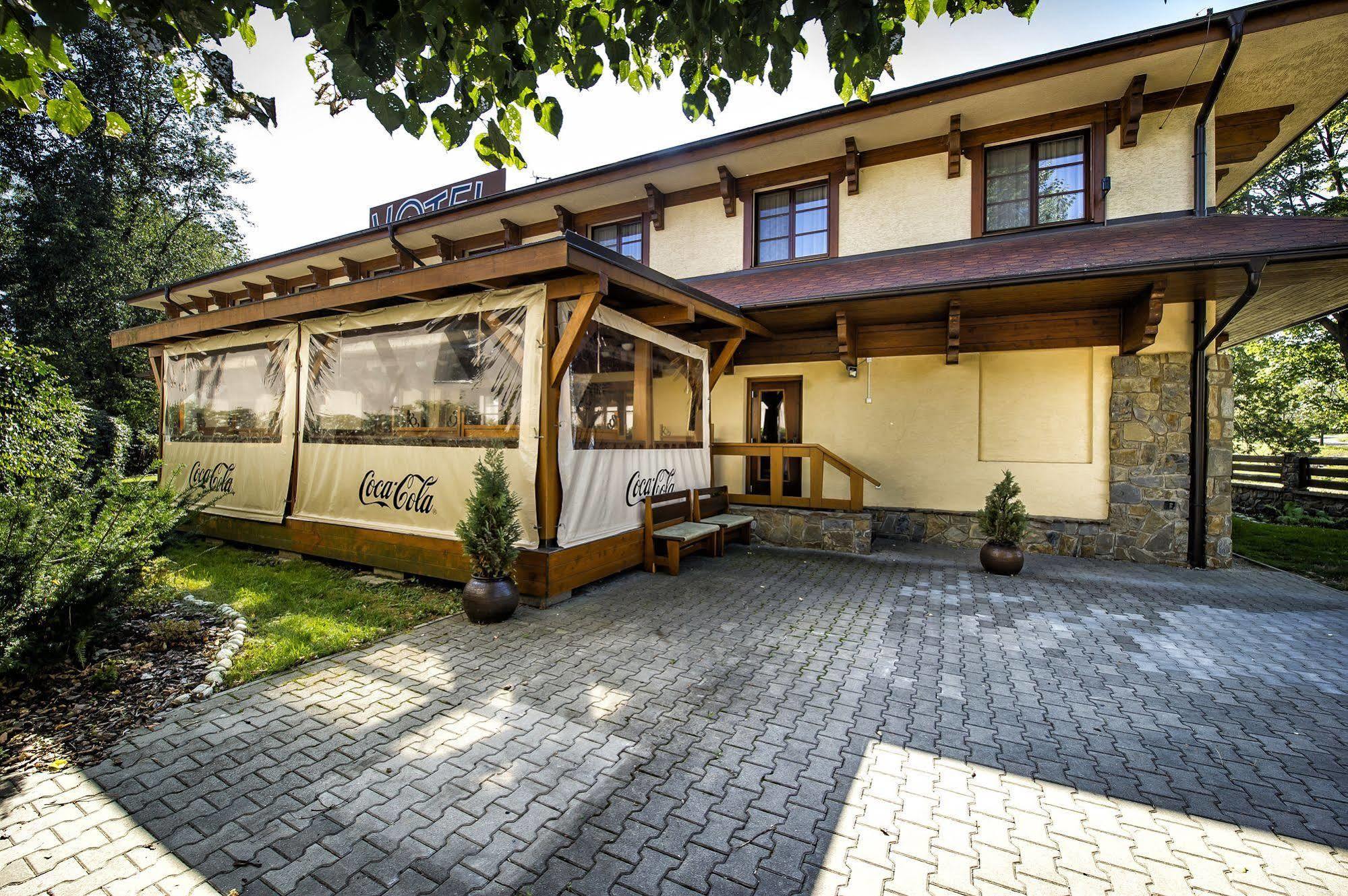 Hotel Sobota Попрад Экстерьер фото