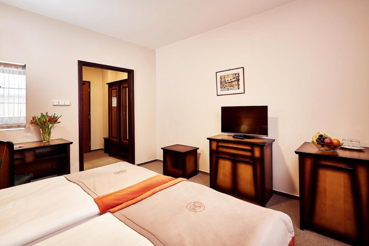 Hotel Sobota Попрад Экстерьер фото