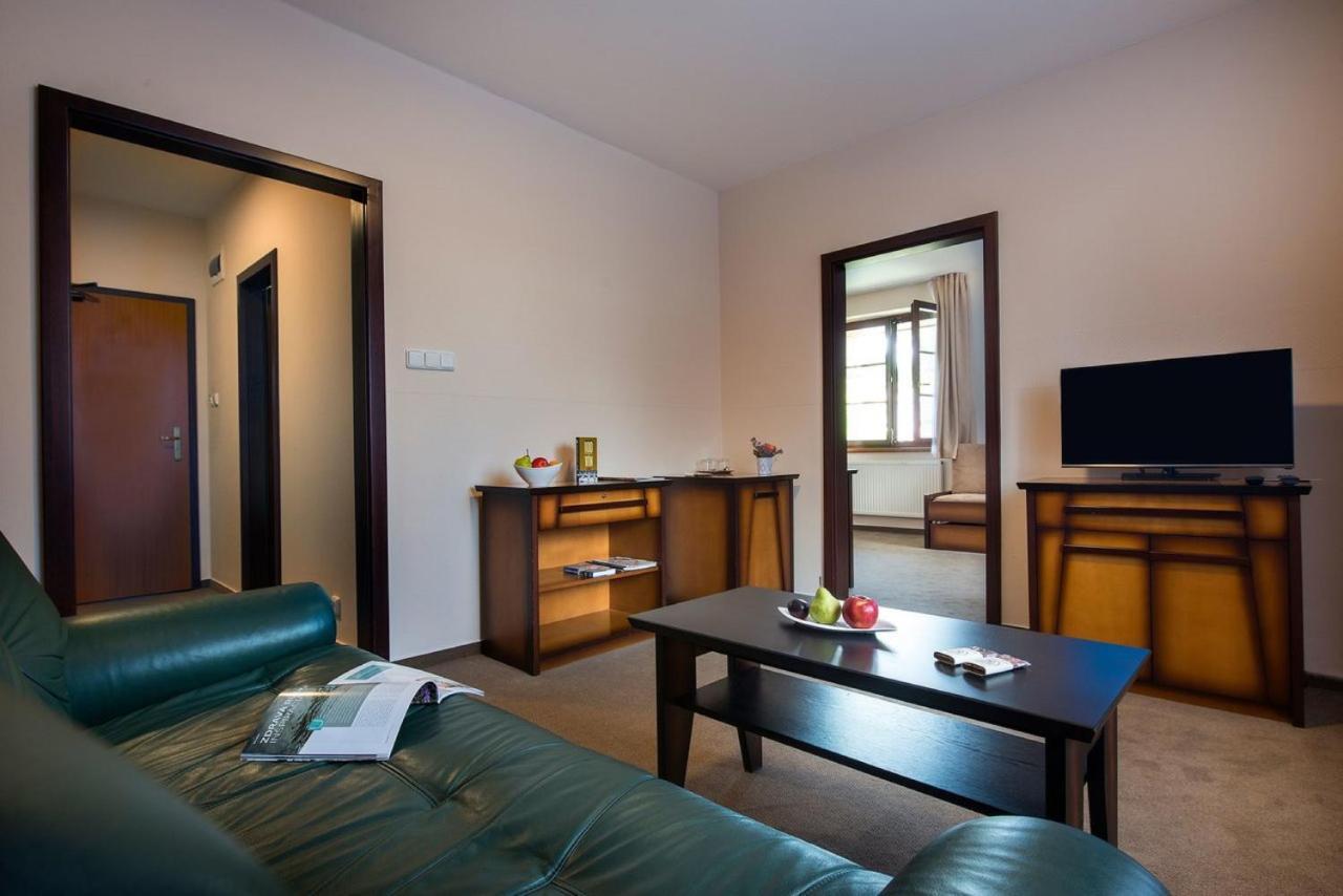 Hotel Sobota Попрад Экстерьер фото
