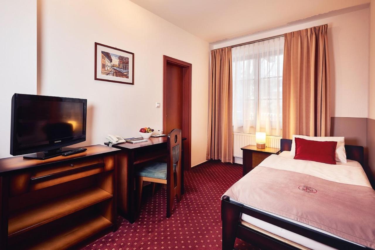 Hotel Sobota Попрад Экстерьер фото