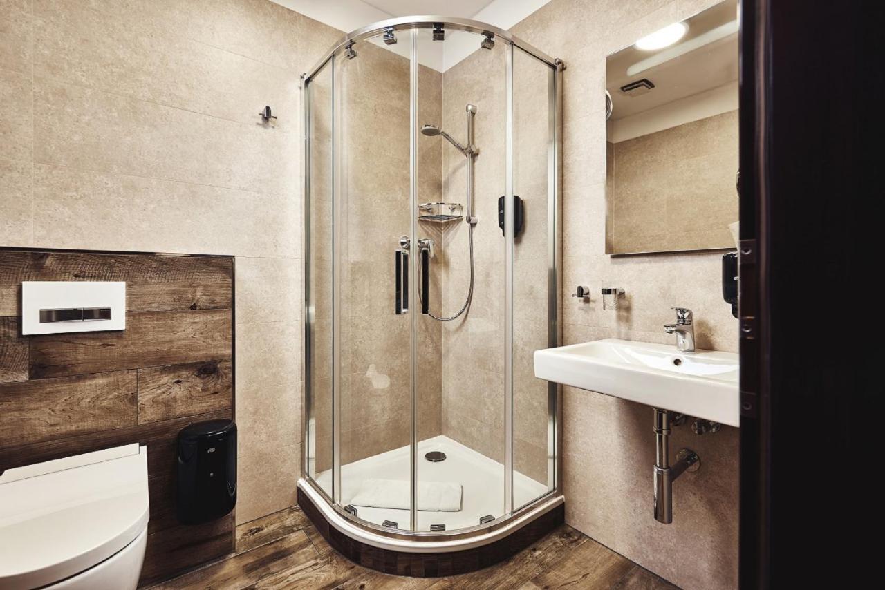 Hotel Sobota Попрад Экстерьер фото
